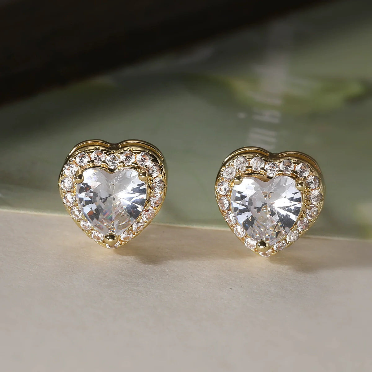 La Étoile Heart Sparkle Studs