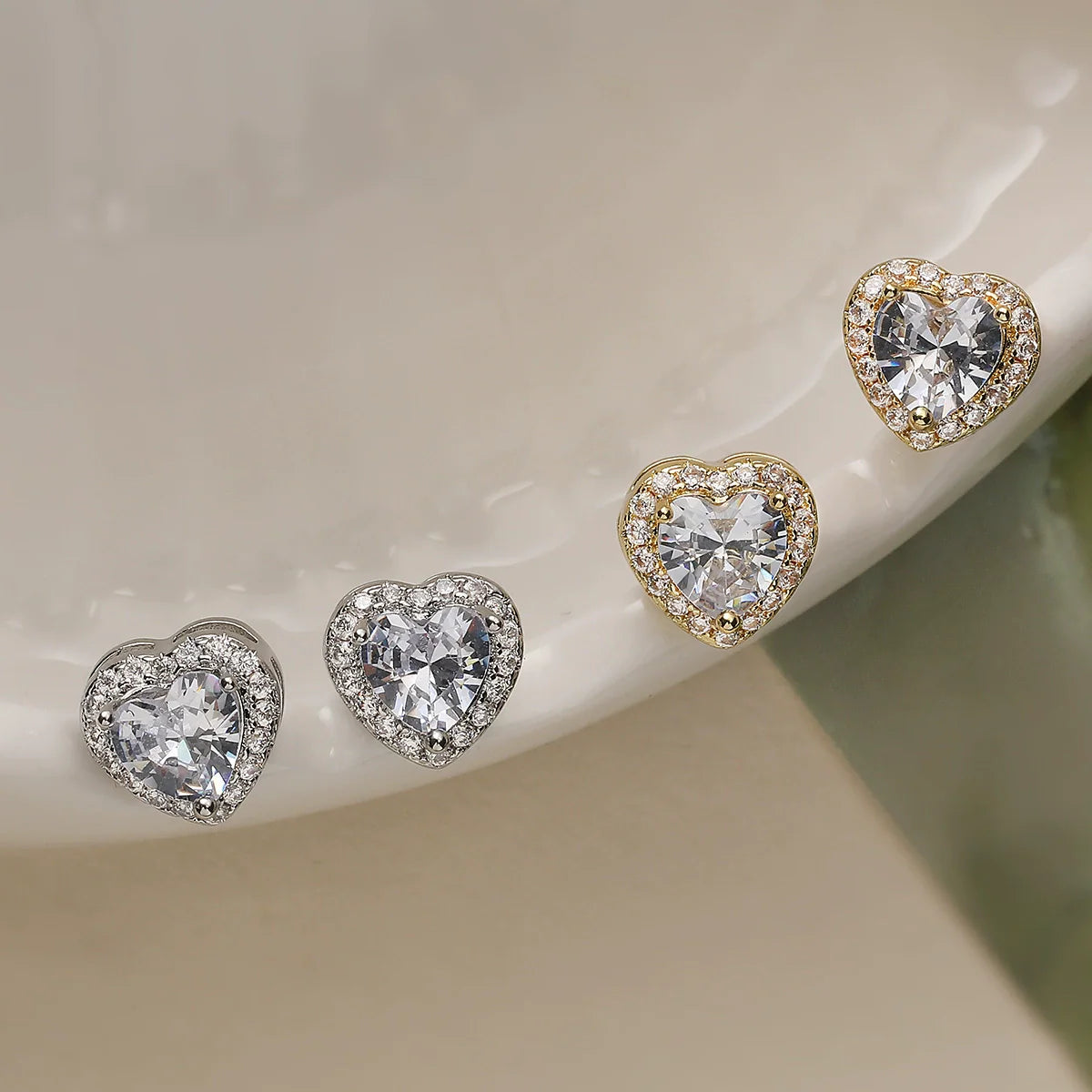 La Étoile Heart Sparkle Studs