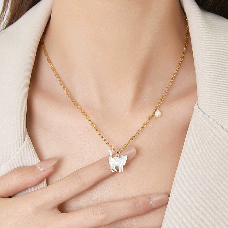 Wholesale Women'S Childhood Style Animals Zodiac Shell and Freshwater Pearl Necklace with Titanium Steel Plated 18K Golden Regular Chain and Polishing Treatment